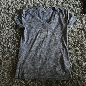 Under armor hethered grey workout tee shirt
